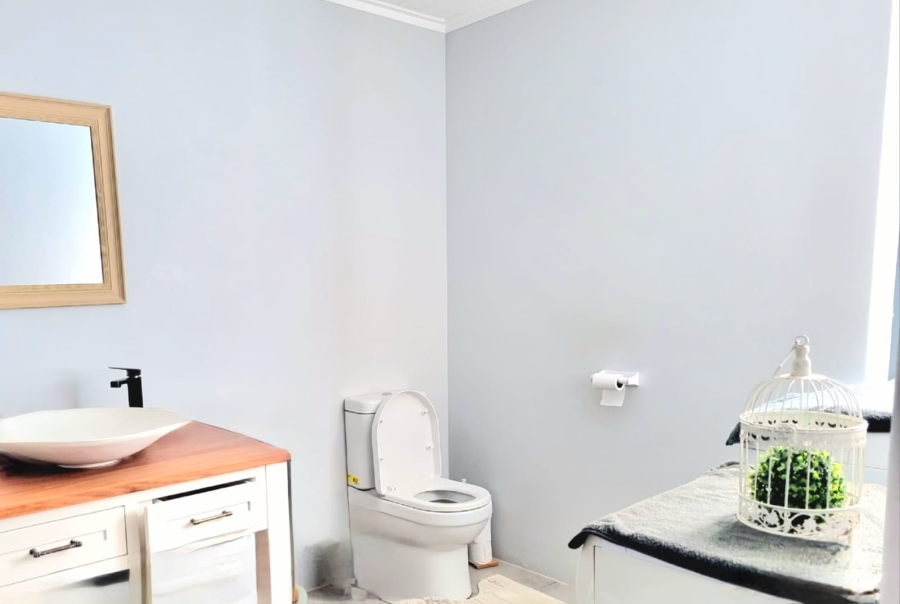 5 Bedroom Property for Sale in Pearl Bay Western Cape